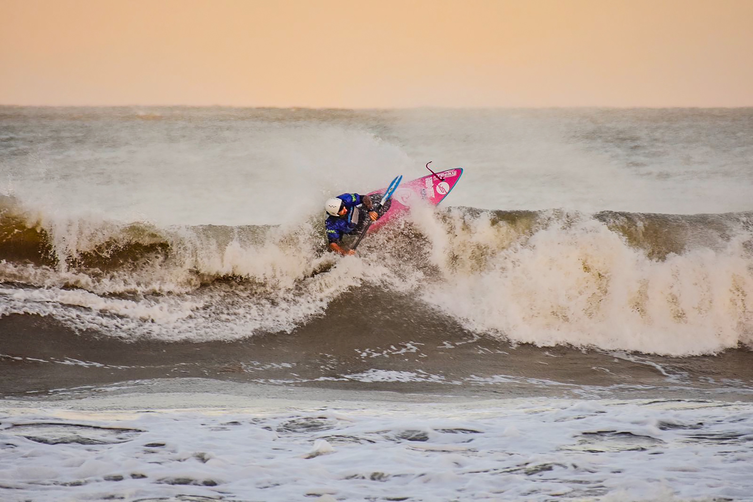 Comienza el Mundial de Kayak Surf en Mar del Plata