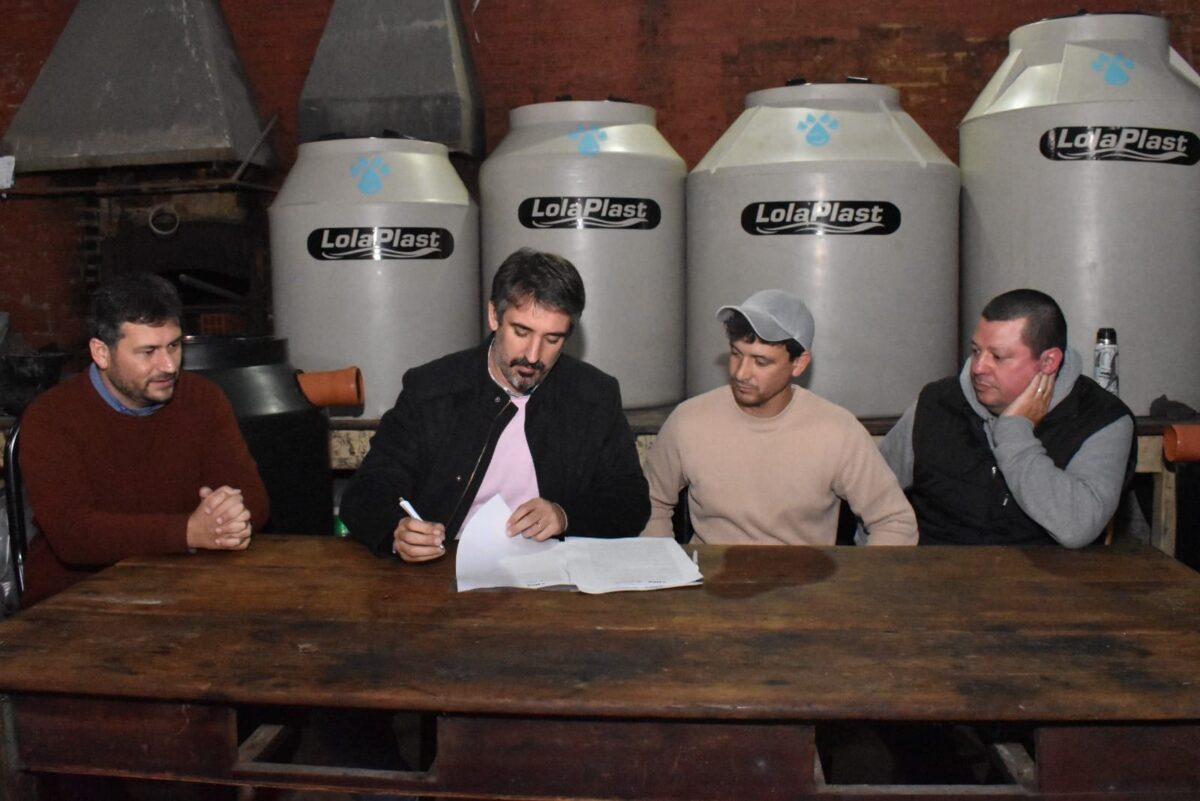 Sebastián Ianantuony Firma Contrato Clave en Nicanor Otamendi: Impulso a la Innovación y el Empleo Local MGA - Contrato UMPRO para empresa Lolaplast - 13 Junio 2024 a