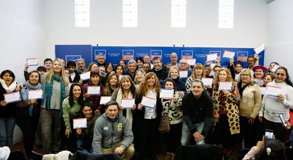 Se entregaron 400 certificados de la 20° edición de los cursos de oficios de Acción Marplatense certificación en cursos