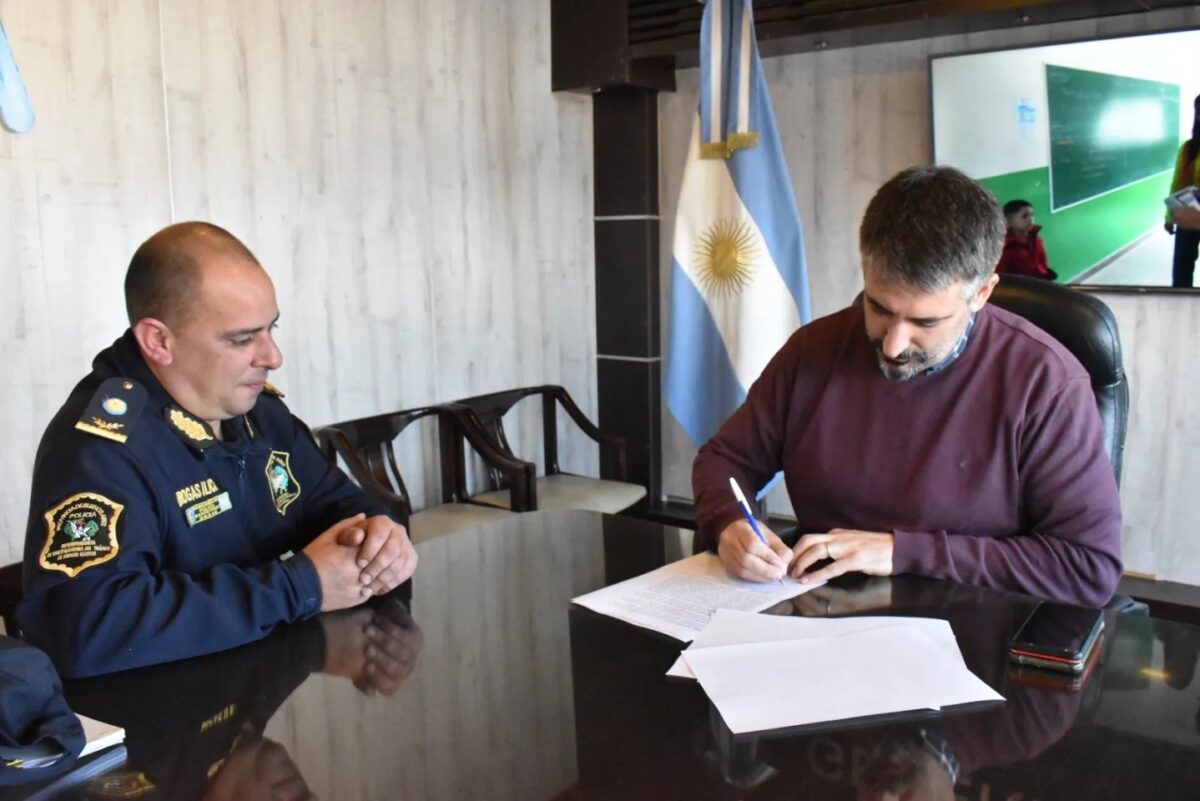 General Alvarado Refuerza la Seguridad con Nueva Sede de Drogas Ilícitas en Miramar MGA - Firma Comodato Sede local Drogas Ilícitas - 28 Agosto 2024 b