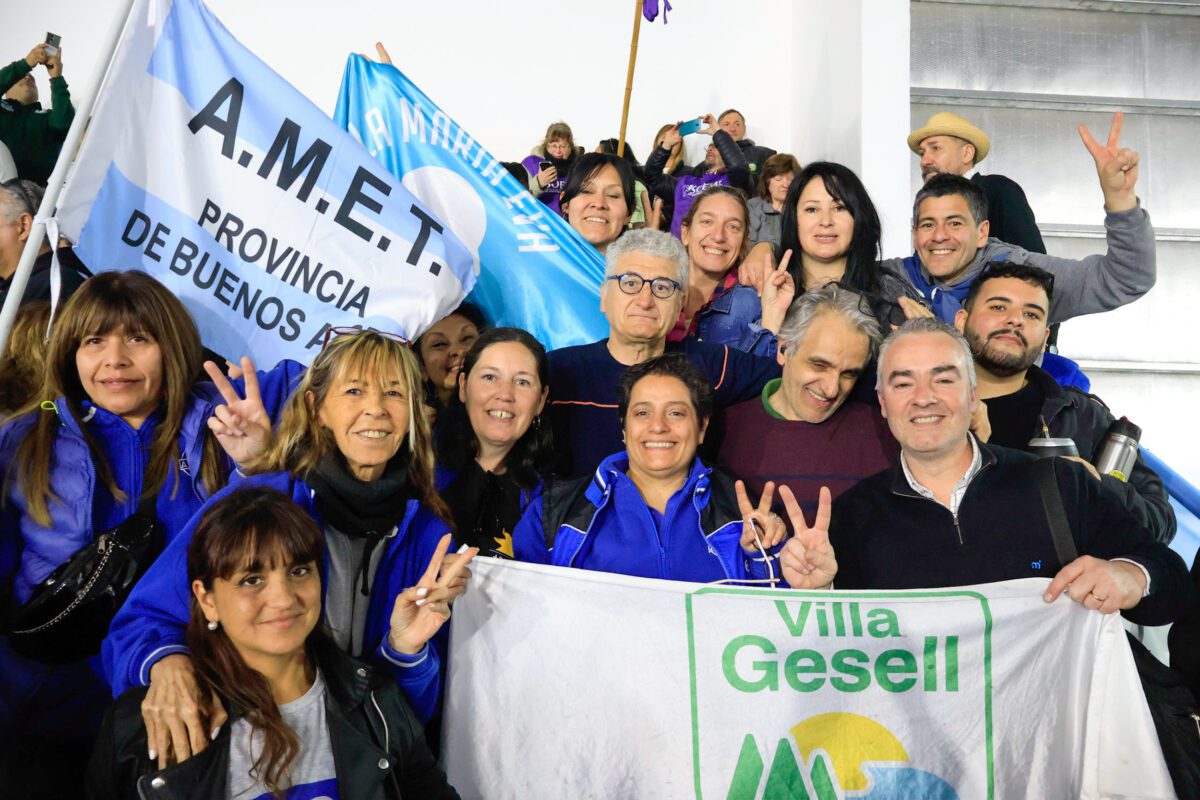 El Peronismo de Villa Gesell acompañó a Axel Kicillof en el histórico plenario de la Quinta Kauffer-60