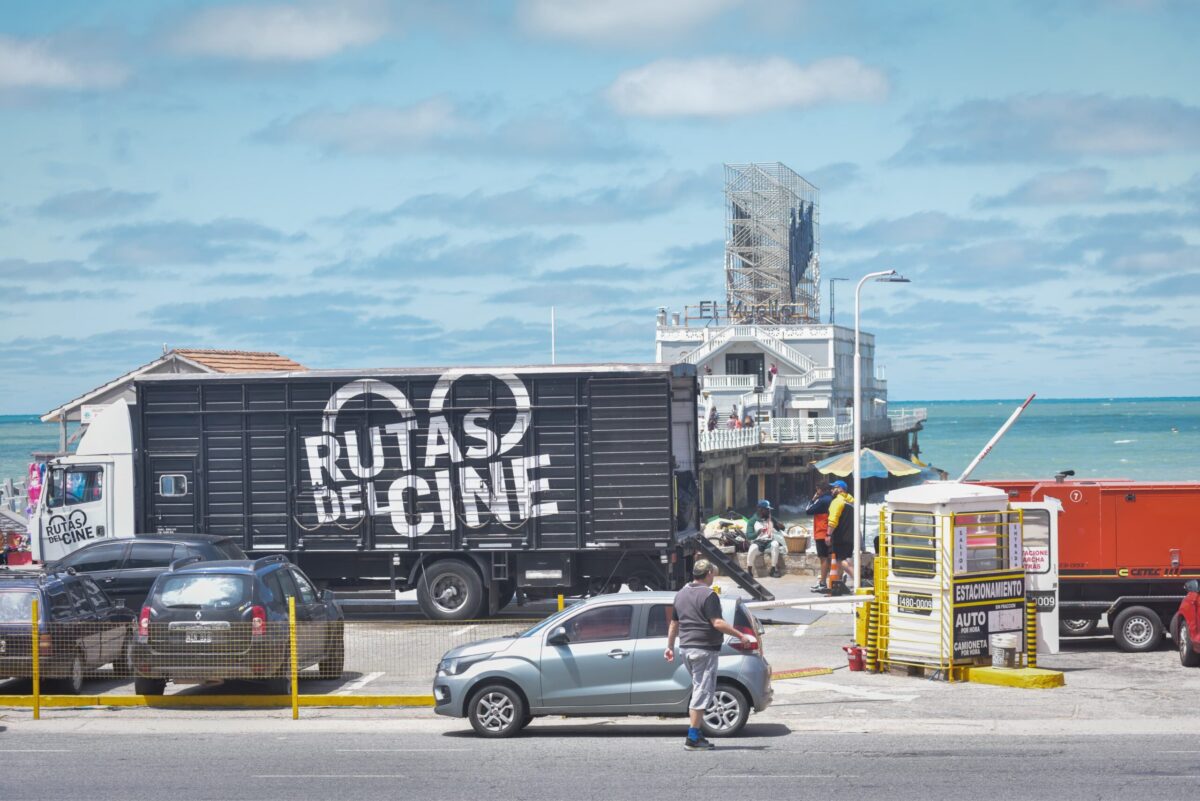 Netflix rodó parte de la miniserie "El tiempo de las moscas" en la ciudad 7b1f77b3-bc7c-4284-923e-7df733864591