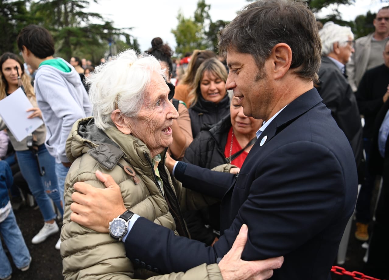 Kicillof Entregó 32 Viviendas en Tornquist: Un Compromiso con el Futuro y el Bienestar de las Familias Bonaerenses cd688d81-0e49-4a85-bb3c-b603f451ac99