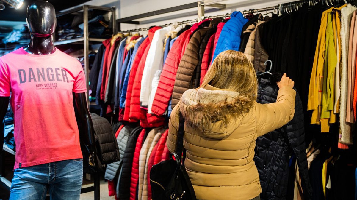 Crisis en el sector textil: las importaciones de ropa aumentaron más del 135% en dos meses ropa