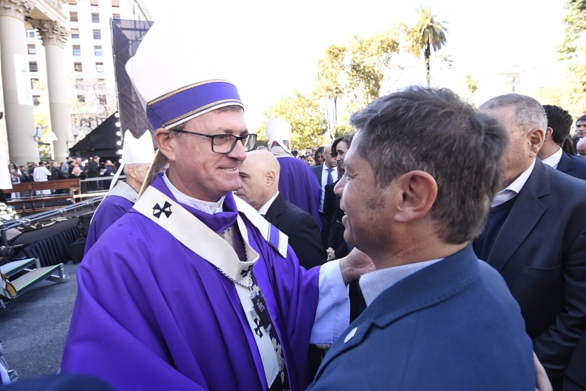 Kicillof participó de la misa en la Catedral Metropolitana por el fallecimiento del Papa Francisco 493318269_9826094137413978_7776611673510353411_n