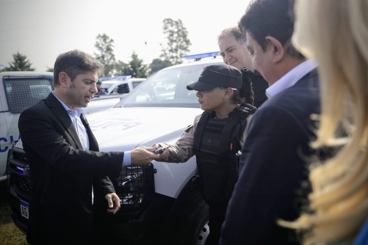 LA MATANZA | Kicillof entregó patrulleros, inauguró una base policial y firmó convenios por seguridad y educación 8af54ecc-91bc-4243-9b70-589cf242976f