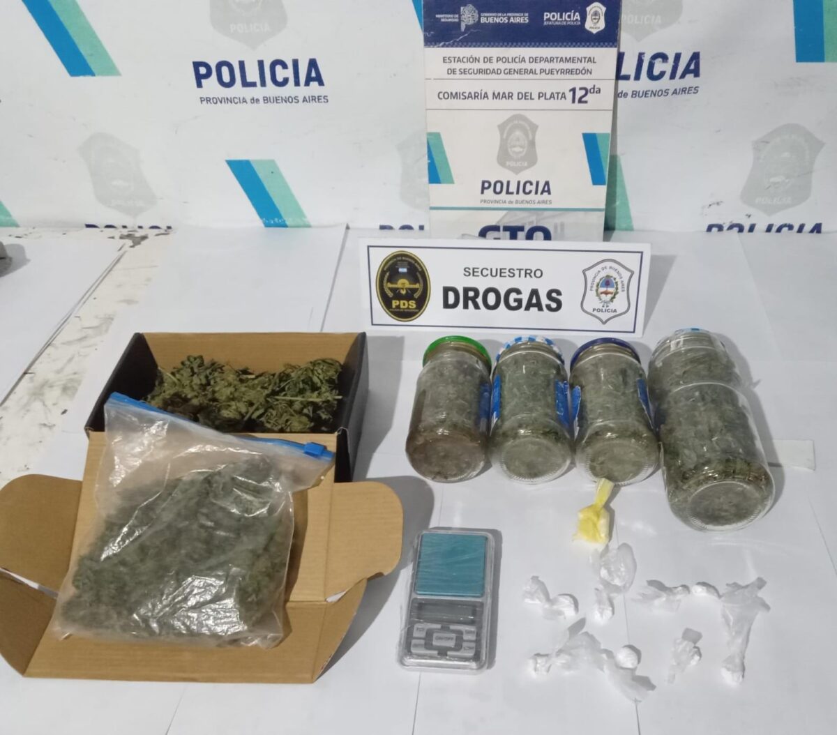ALLANAMIENTO POR AMENAZAS Y TENENCIA DE DROGAS: UN DETENIDO Y UN IMPORTANTE SECUESTRO DE ARMAS Y ESTUPEFACIENTES WhatsApp Image 2025-05-16 at 11.09.23 (1)