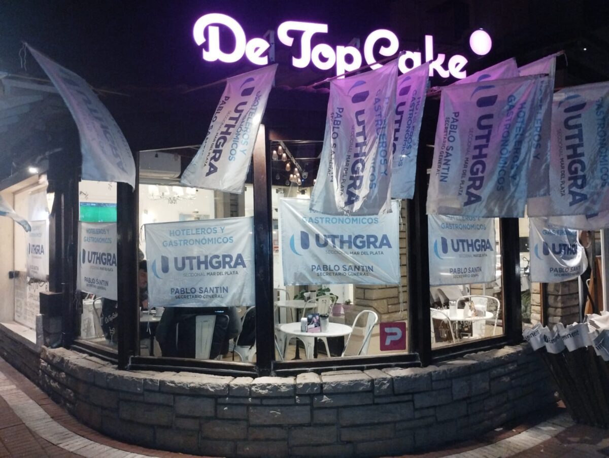 Trabajadores despedidos de "De Top Cake" acataron la conciliación obligatoria y se retiraron pacíficamente: el conflicto sigue abierto WhatsApp Image 2025-05-19 at 20.33.57 (1)