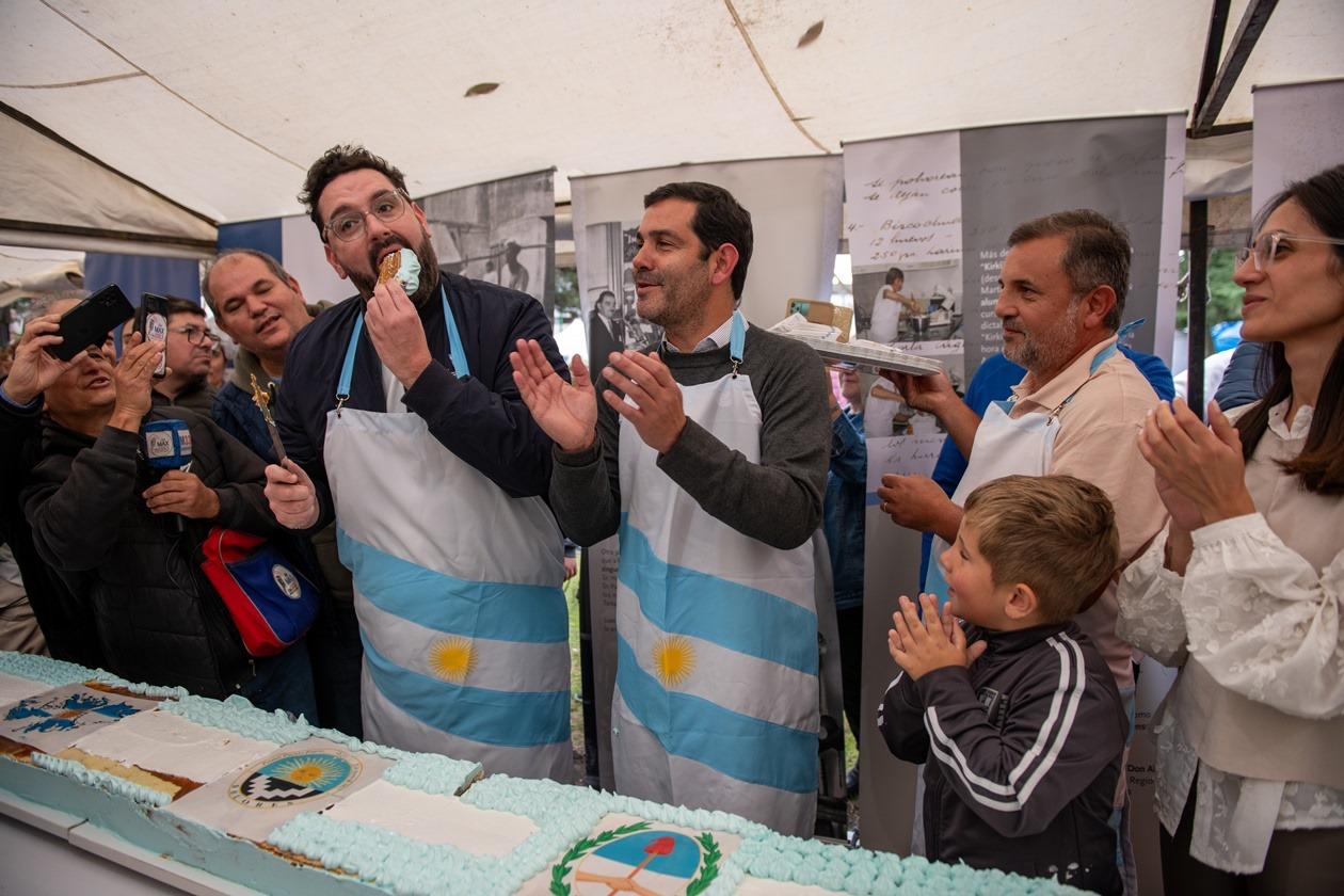 Una fiesta gigante y bien patriótica: Dolores vive la Fiesta de la Torta Argentina con una locura de 450 kilos y Damián Betular como embajador WhatsApp Image 2025-05-25 at 10.03.26