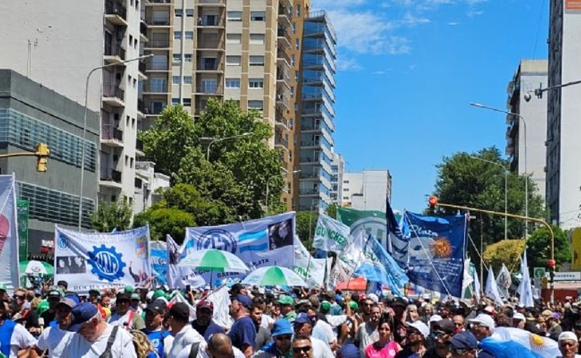 El Gobierno limita el derecho a huelga con el DNU 340/2025: obliga a mantener hasta el 75% de los servicios durante paros marcha