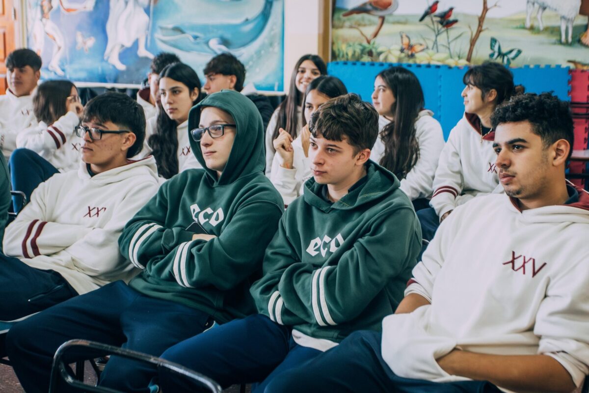 El Municipio Retoma las Charlas sobre Prevención de Estafas Online en Escuelas c8b9ad66-255c-4d9e-b83c-7a47c18ca4d2