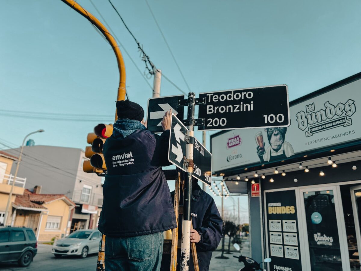 La Municipalidad modifica el sentido de circulación en Teodoro Bronzini para mejorar el tránsito y la seguridad vial 20abd63a-70d3-4843-a2ed-719c99d3bf4d