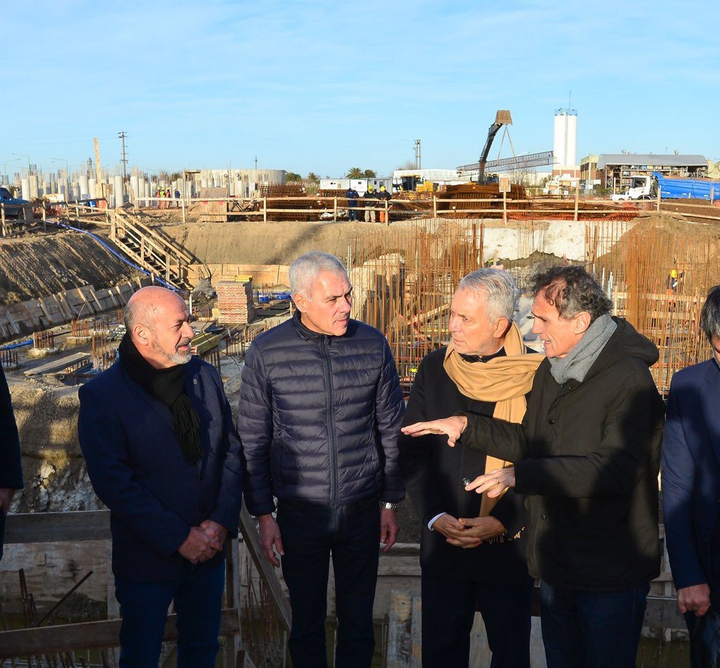 Katopodis recorrió la obra de la Planta Potabilizadora de Punta Lara: beneficiará a más de 850 mil vecinos del Gran La Plata GtQI_uIXEAAUHQi