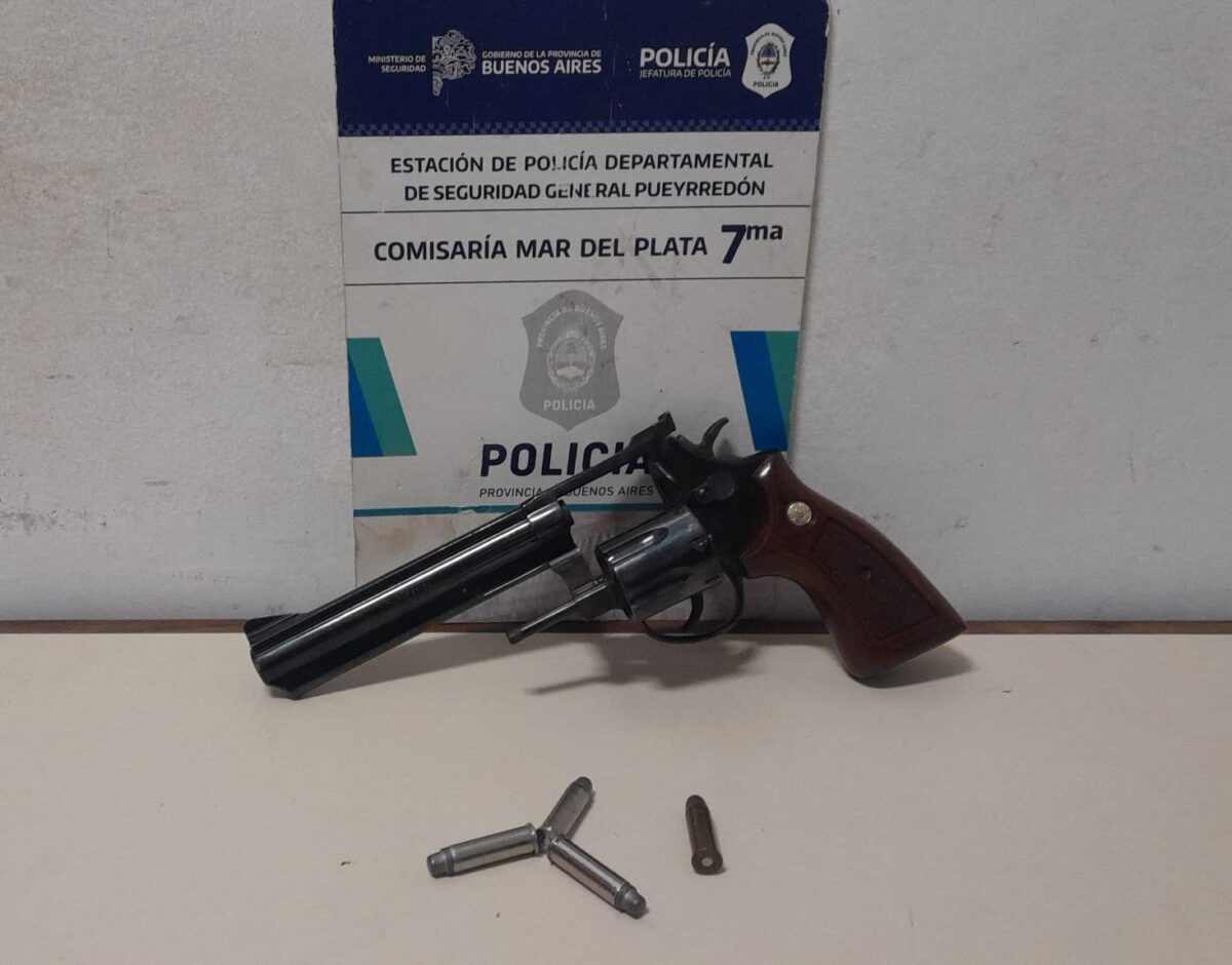 Mar del Plata: Detuvieron a un hombre por portación ilegal de un arma de guerra en la vía pública WhatsApp Image 2025-06-12 at 09.20.53