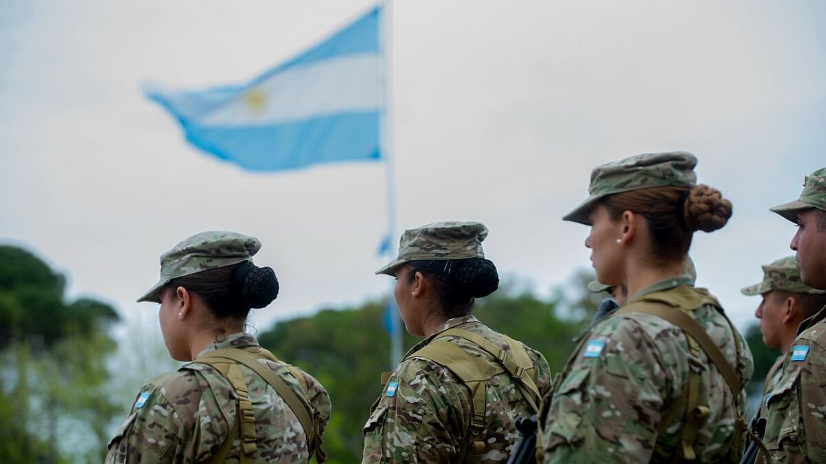 Graves cifras de violencia sexual en Fuerzas Armadas y de Seguridad: el 96% de los agresores tenía un cargo jerárquico superior y 16 años más que sus víctimas ea-diadelamujer-portada2