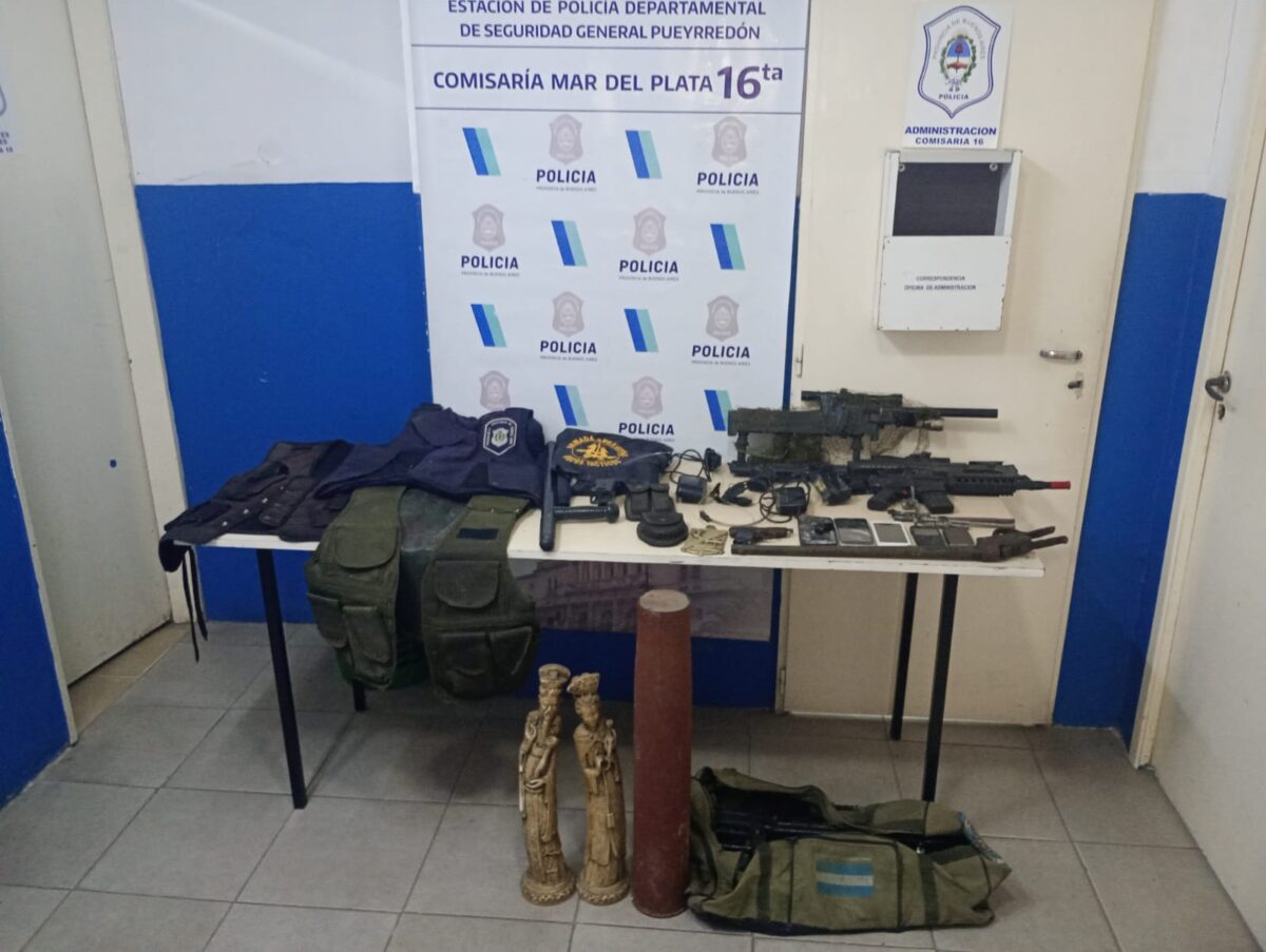 Allanamiento en Mar del Plata: hallaron armas, estatuas y objetos de la Armada en una casa tras una serie de robos IMG-20250627-WA0086