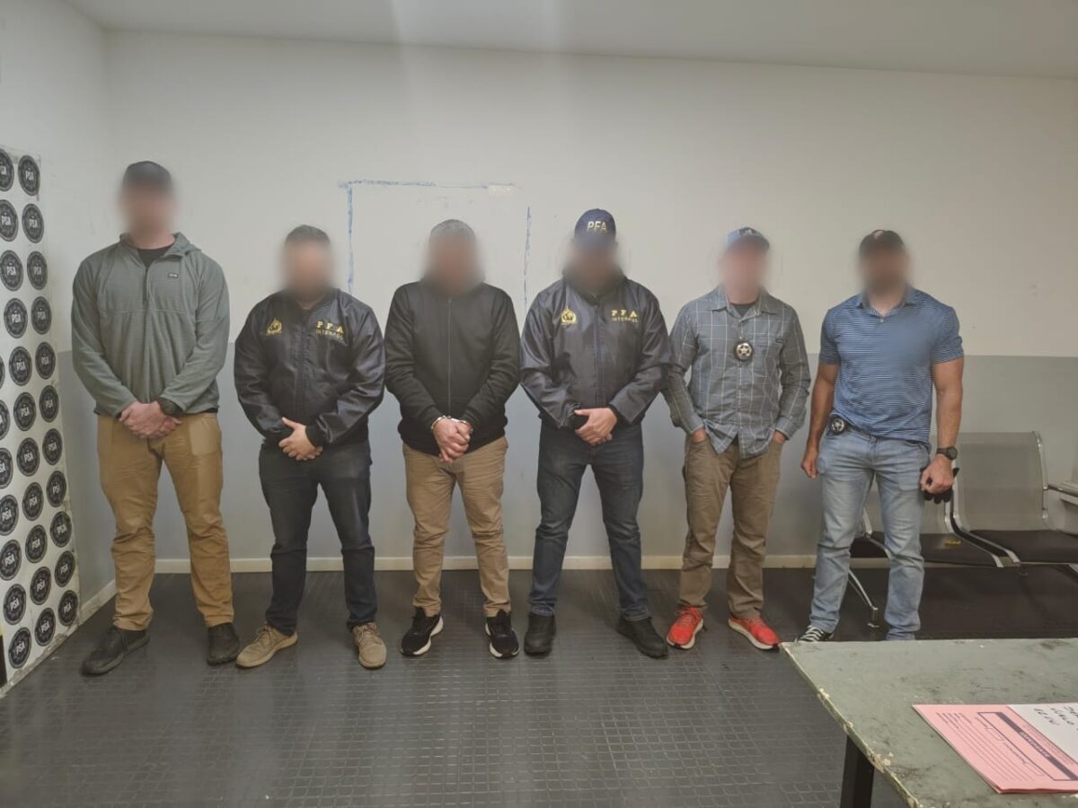 LA POLICÍA FEDERAL ARGENTINA EXTRADITÓ A UN HOMBRE CON CAPTURA INTERNACIONAL POR ABUSO SEXUAL A SOLICITUD DE LOS ESTADOS UNIDOS DE AMÉRICA WhatsApp Image 2025-07-04 at 16.48.46