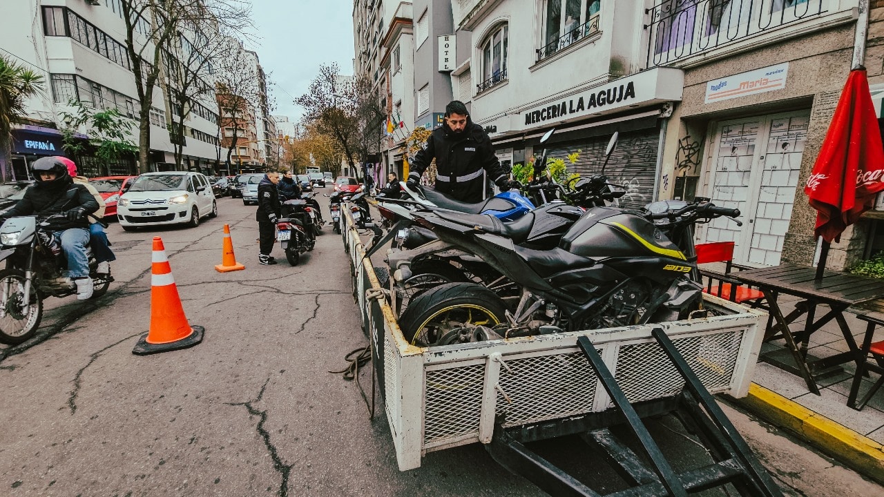 Controles en la vía pública: secuestraron 230 motos, infraccionaron a 28 “trapitos” y hubo 9 aprehendidos en Mar del Plata WhatsApp Image 2025-07-14 at 12.48.10