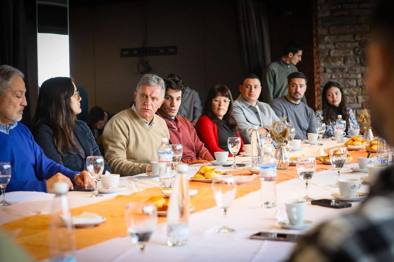 Pulti se reúne con jóvenes emprendedores y promete apoyo decidido para impulsar sus proyectos en Mar del Plata WhatsApp Image 2025-08-16 at 13.58.32 (1)