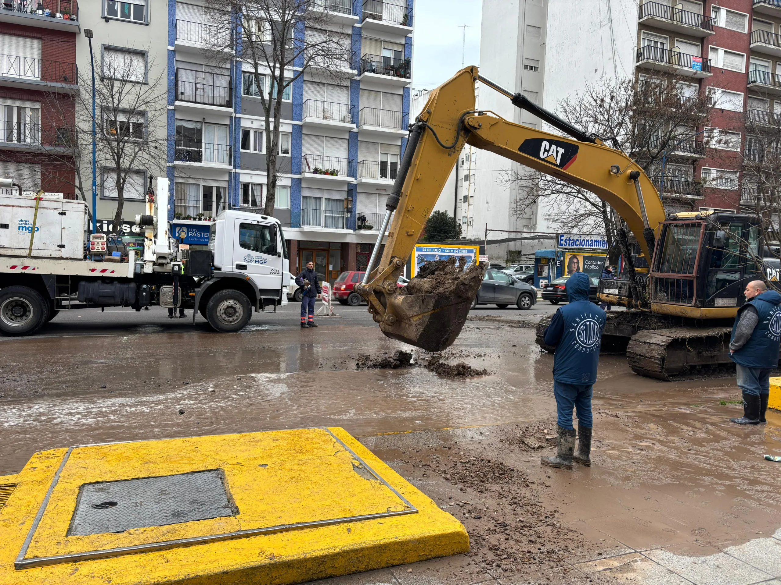 Caño maestro roto: trabajos de emergencia durante todo el día en Colón y Santa Fe WhatsApp Image 2025-08-06 at 10.54.03