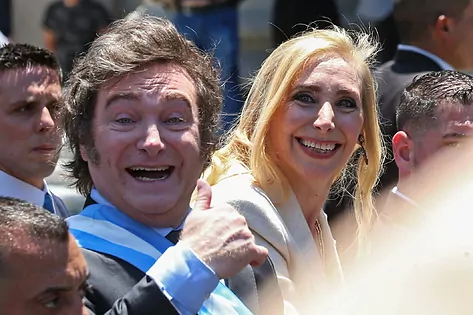 Denunciaron a Javier Milei, su hermana Karina y funcionarios por coimas en la compra de medicamentos 17023199118273