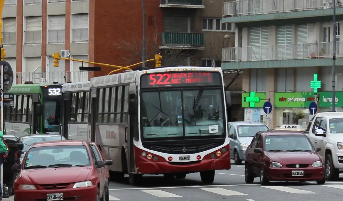 Mientras se habla de inflación en descenso, el colectivo aumenta: desde diciembre costará $1.550 colectivos