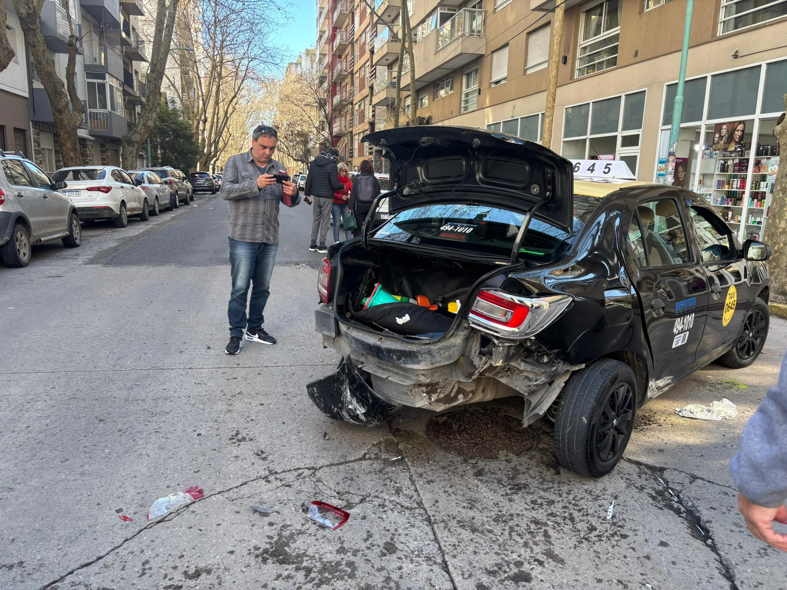 Violento choque múltiple en Buenos Aires y Gascón: seis autos involucrados y dos sin VTV WhatsApp Image 2025-08-21 at 12.45.10 (1)
