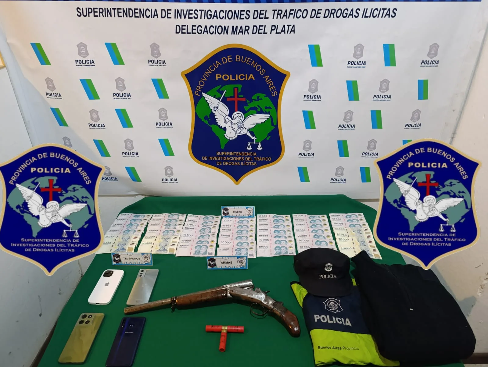 Allanamientos en Miramar: secuestraron un pistolón, dinero en efectivo e indumentaria policial WhatsApp Image 2025-09-05 at 10.19.47
