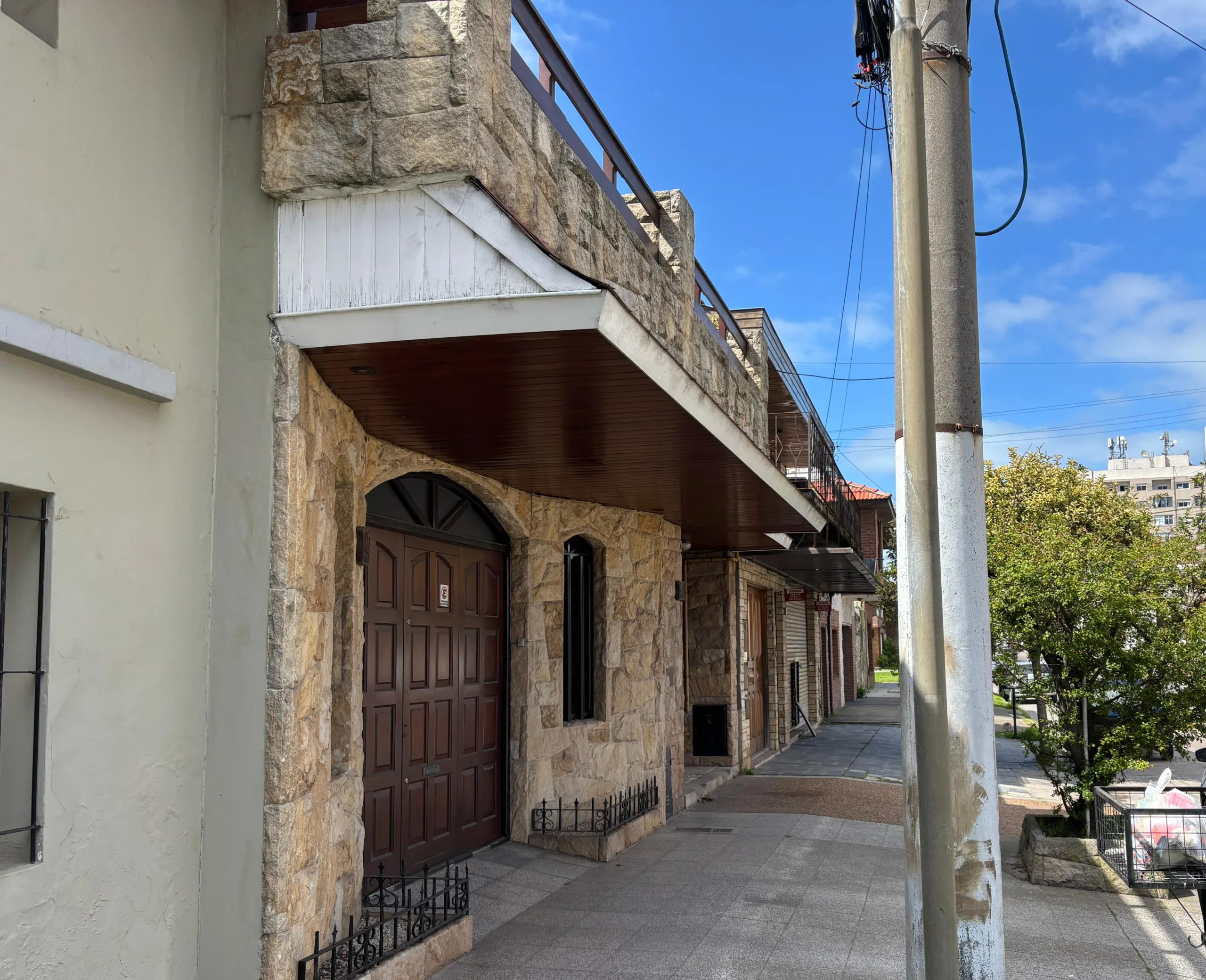 Atacan a golpes y roban toda una casa en Soler al 4800: vecinos piden seguridad urgente WhatsApp Image 2025-09-24 at 12.25.31