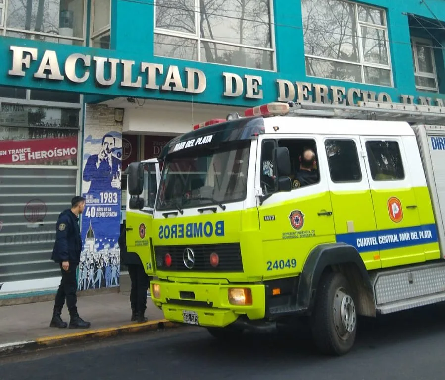 Evacuaron la Facultad de Derecho de Mar del Plata por un principio de incendio WhatsApp Image 2025-09-17 at 09.04.55 (1)