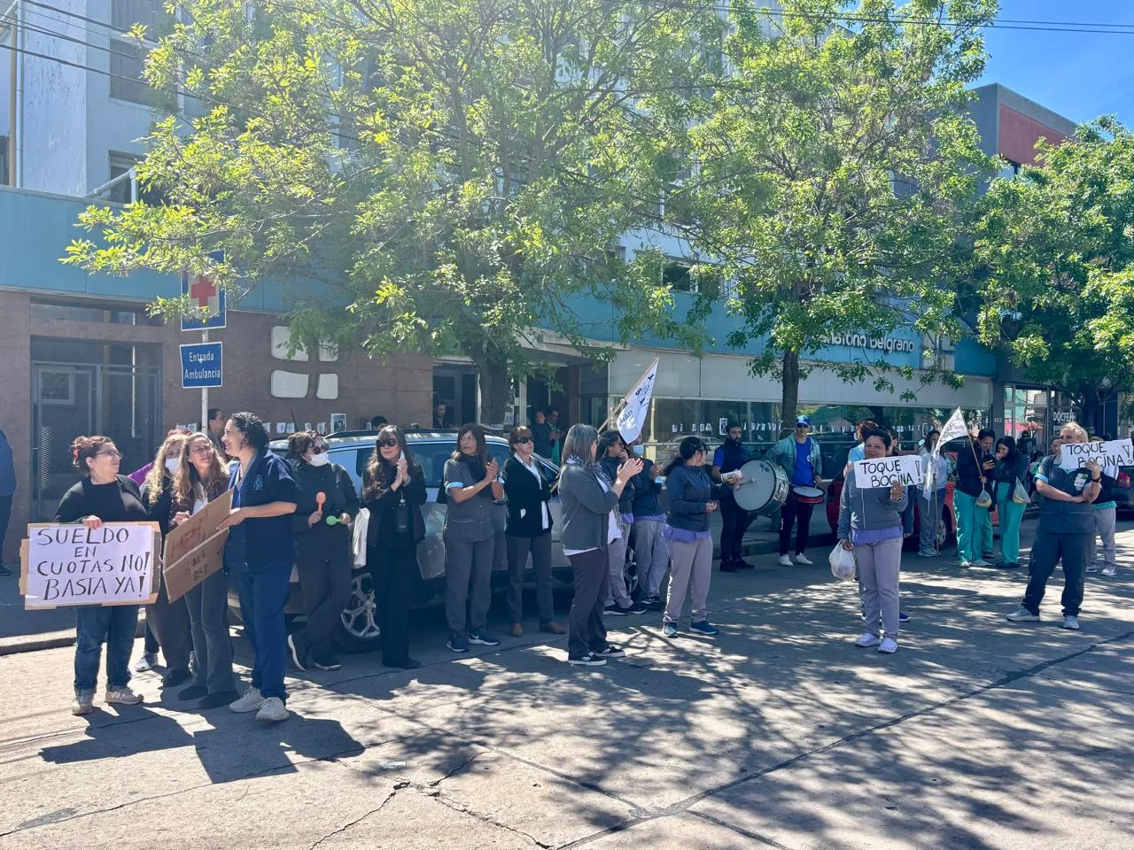 Continúa la retención de tareas en el Sanatorio Belgrano: “Nos deben el 25% del sueldo” WhatsApp Image 2025-10-14 at 11.29.03