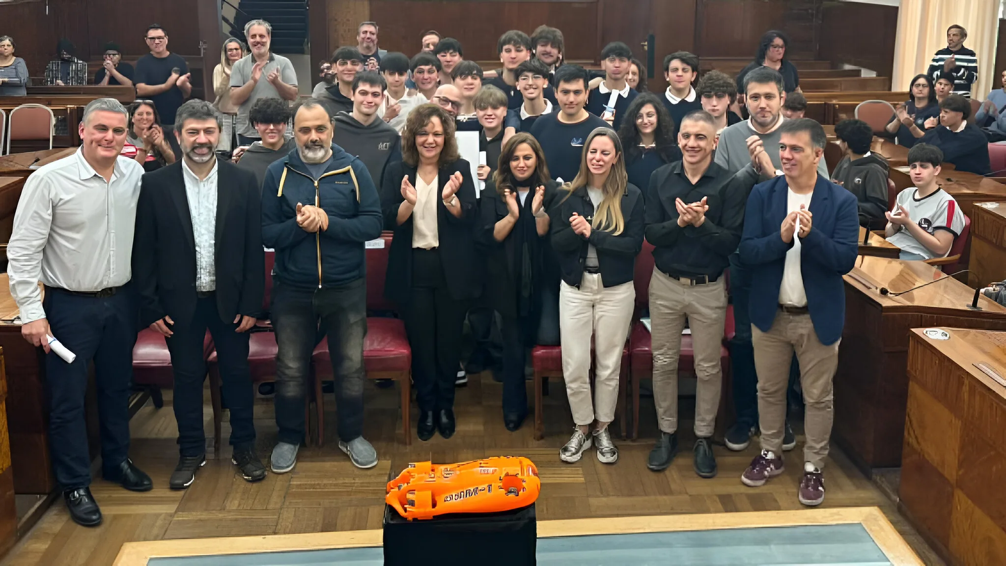 Docentes y alumnos del Pablo Tavelli recibieron distinción por el Dron Submarino Multipropósito 53677