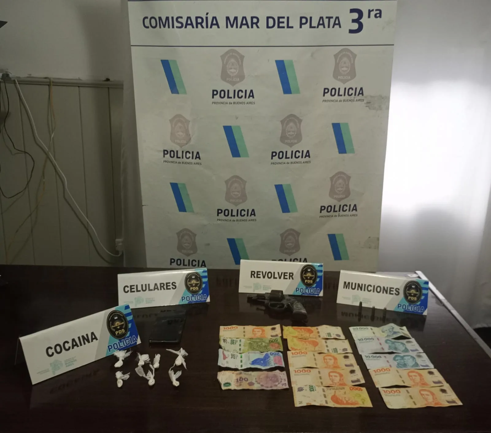 Dos jóvenes detenidos en el asentamiento de Magallanes y Pescadores con un arma y cocaína WhatsApp Image 2025-10-31 at 09.04.14