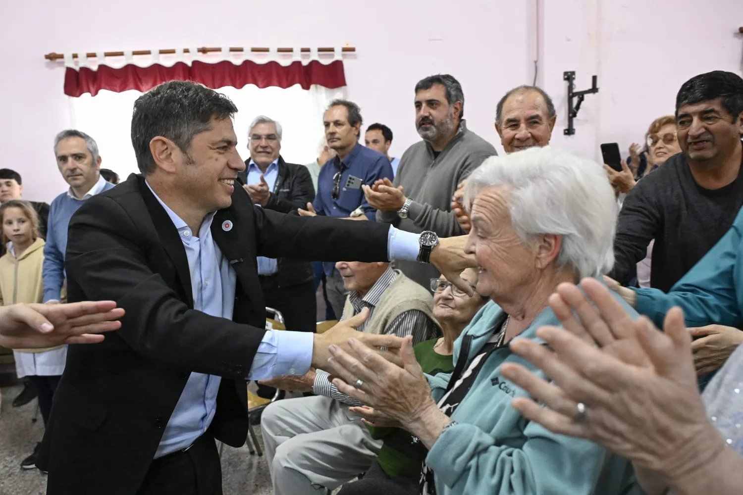 Kicillof recorrió obras de viviendas y el nuevo Centro Universitario en Carlos Tejedor WhatsApp Image 2025-10-22 at 14.56.06 (1)