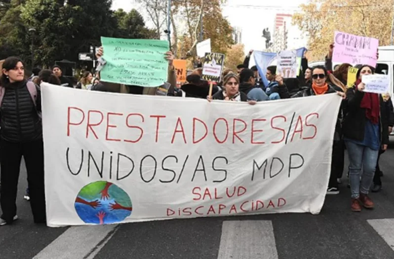 Prestadores de discapacidad califican de ‘burla’ el aumento anunciado por el gobierno: “No cumple con la ley de emergencia” prestadores