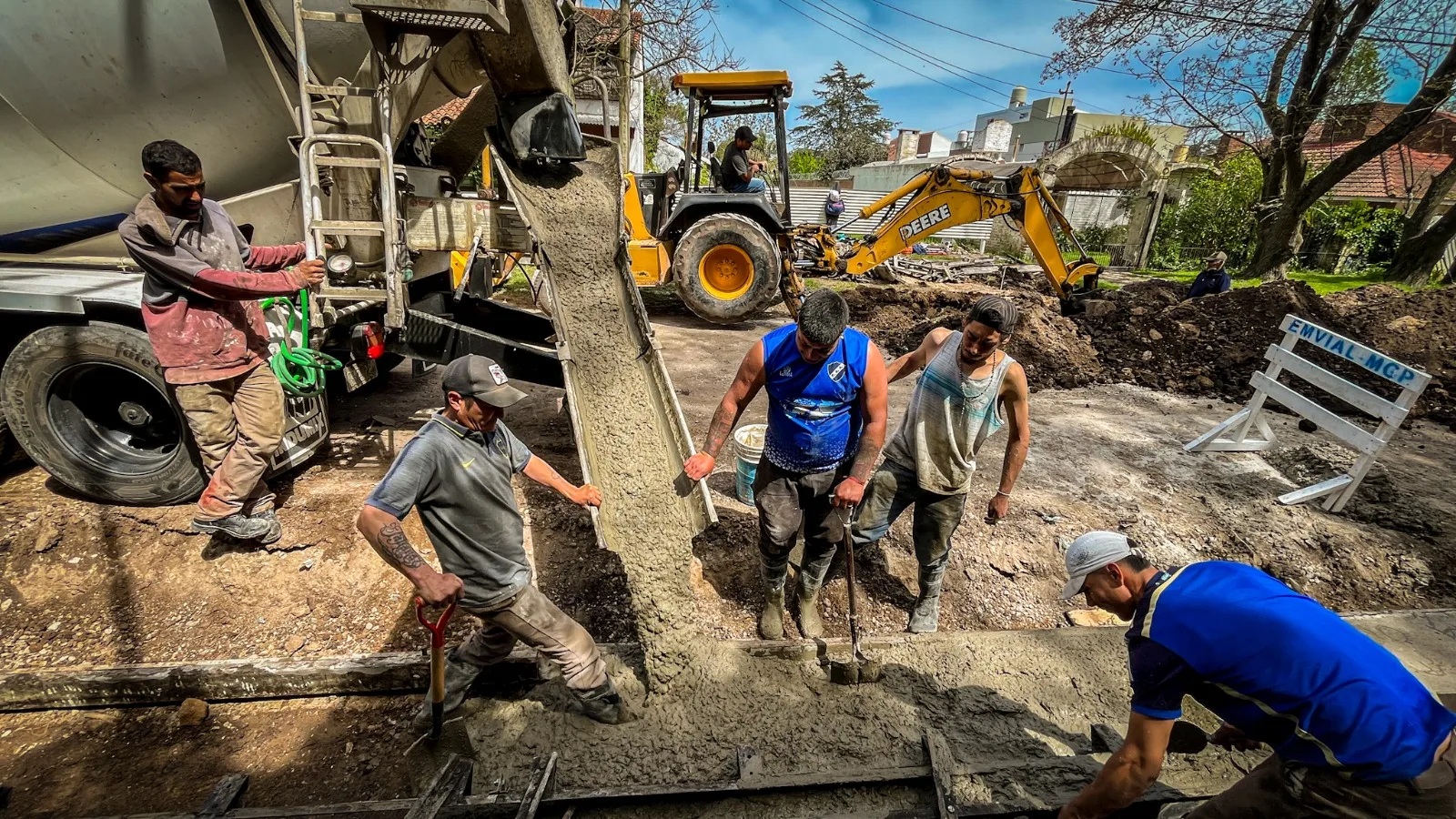 El Municipio inicia nueva etapa de obras viales en el barrio Zacagnini WhatsApp Image 2025-10-15 at 08.43.35