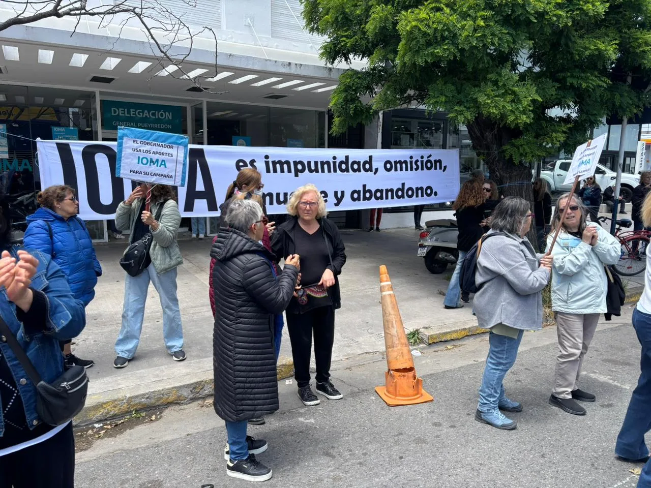 Afiliados de IOMA denunciaron falta de respuestas y un “silencio cómplice” en plena crisis prestacional 5e832b5ioma