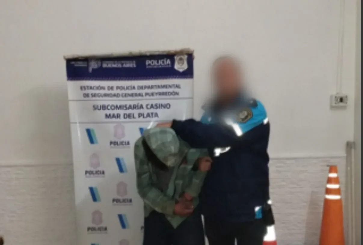 Causó disturbios borracho afuera del restaurante Punto y Banca y terminó demorado por la Policía WhatsApp Image 2025-11-07 at 08.54.26