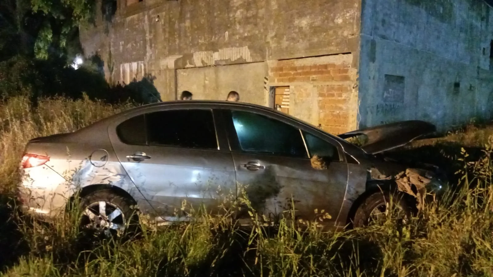 Intentó prender fuego un auto robado, huyó en moto y terminó detenido en Gianelli al 1900 WhatsApp Image 2025-11-14 at 10.40.57