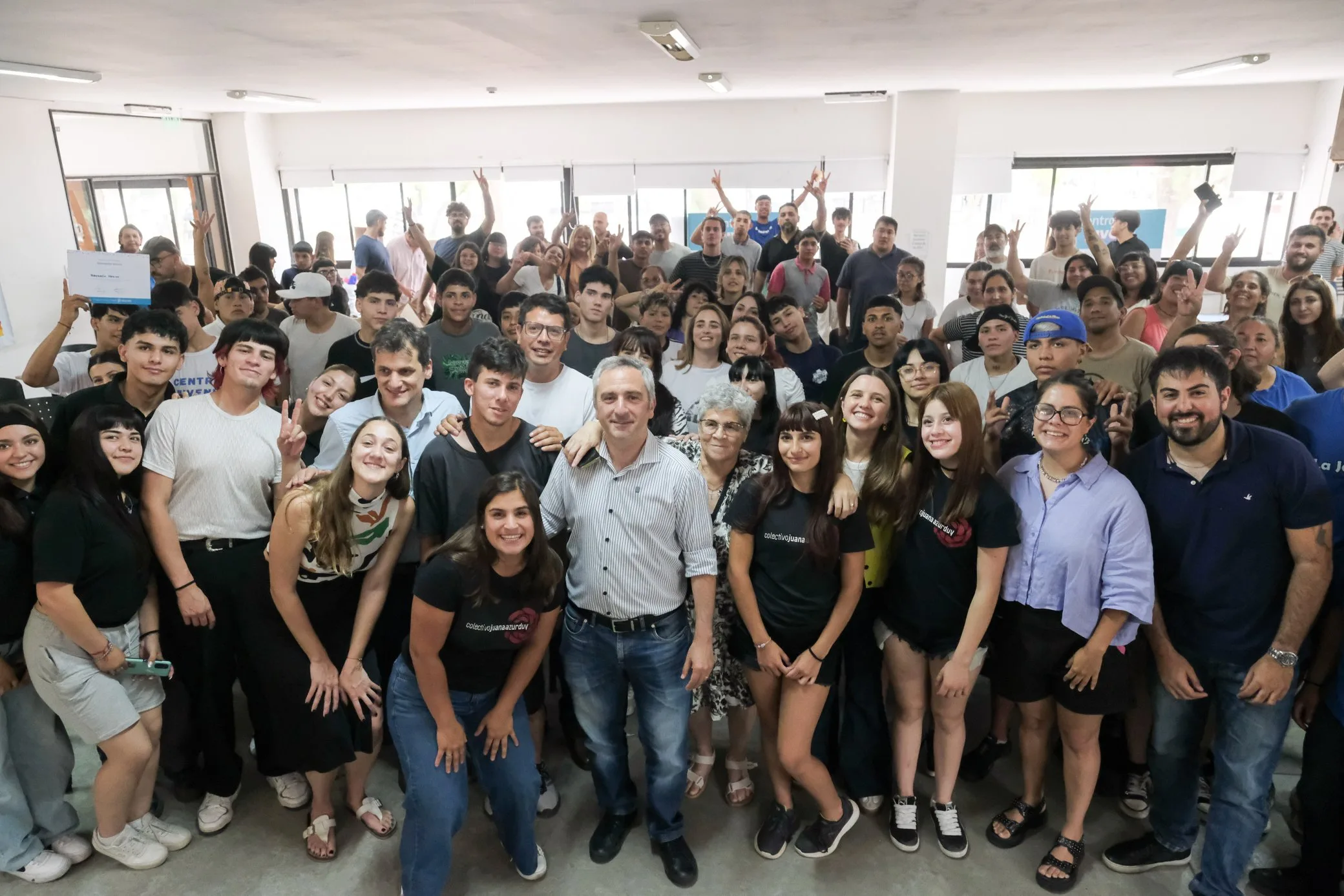 Larroque destacó el compromiso de jóvenes bonaerenses en los Centros Juveniles G6yYePoWYAA_lxC