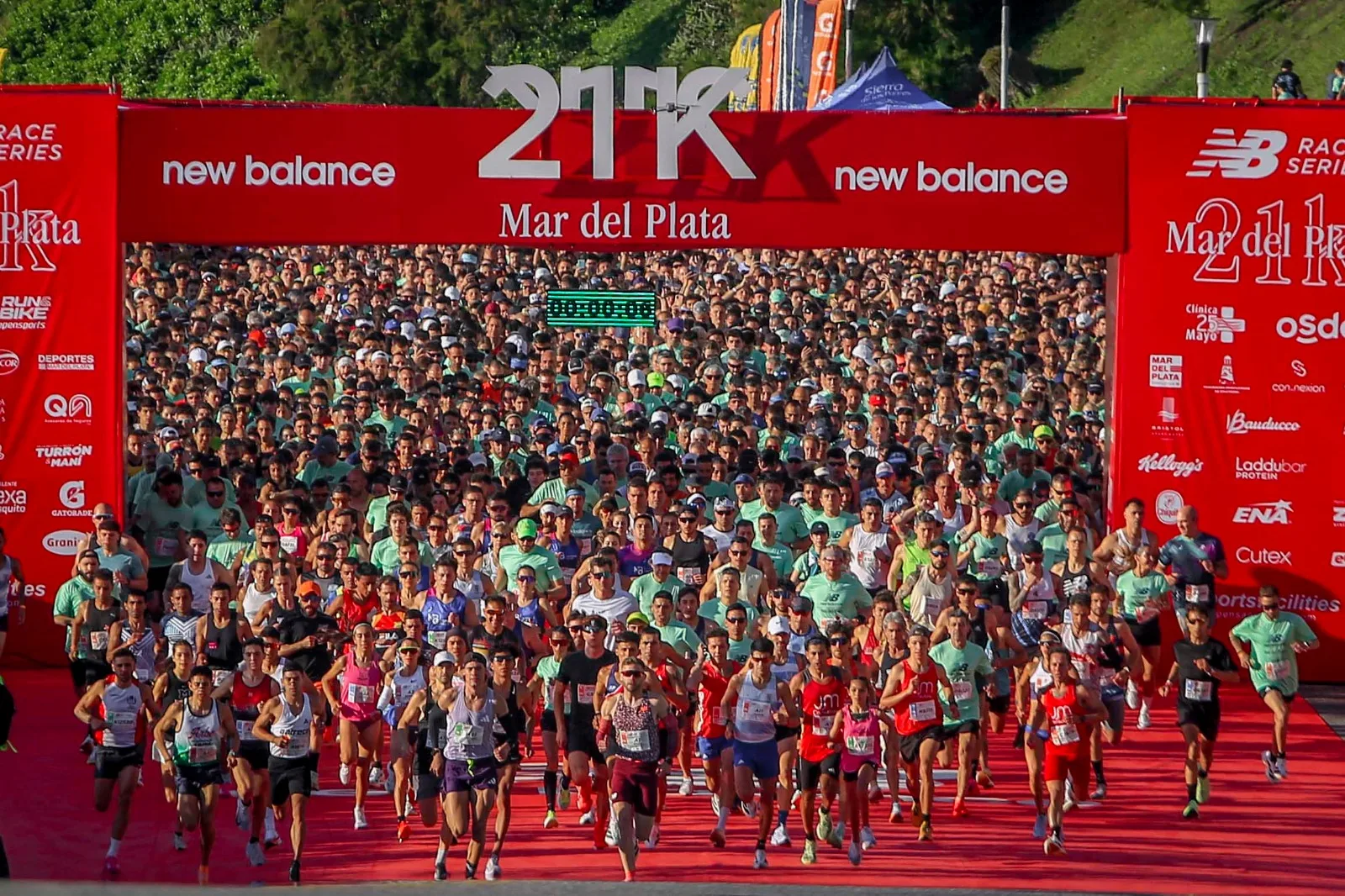 Fiesta del running en Playa Grande: Rosa y Borelli brillaron en los 21K de Mar del Plata Maratón11.32.52 (1)