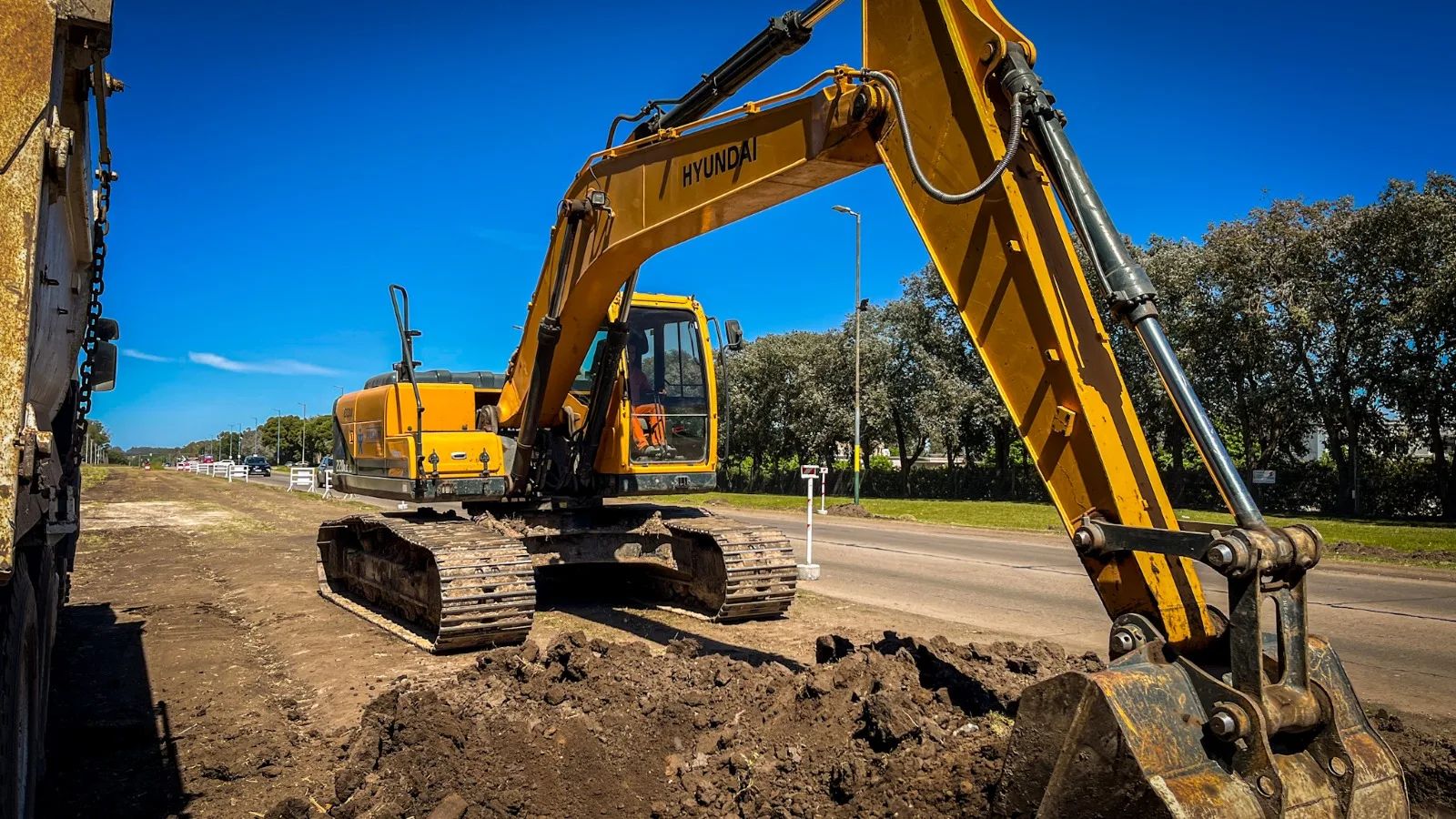 Comenzaron las obras de ensanche en la avenida Jorge Newbery: primera etapa entre Bahía Tethis y el supermercado Coto WhatsApp Image 2025-11-06 at 12.45.36