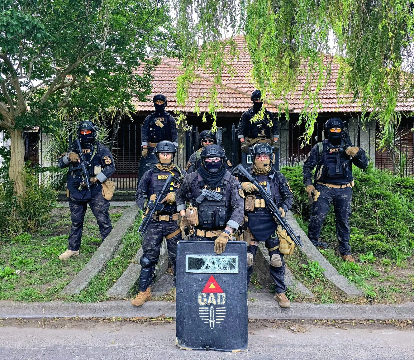 Allanaron una vivienda en Galicia al 1500 y secuestraron un arsenal: un detenido WhatsApp Image 2025-12-06 at 08.38.47