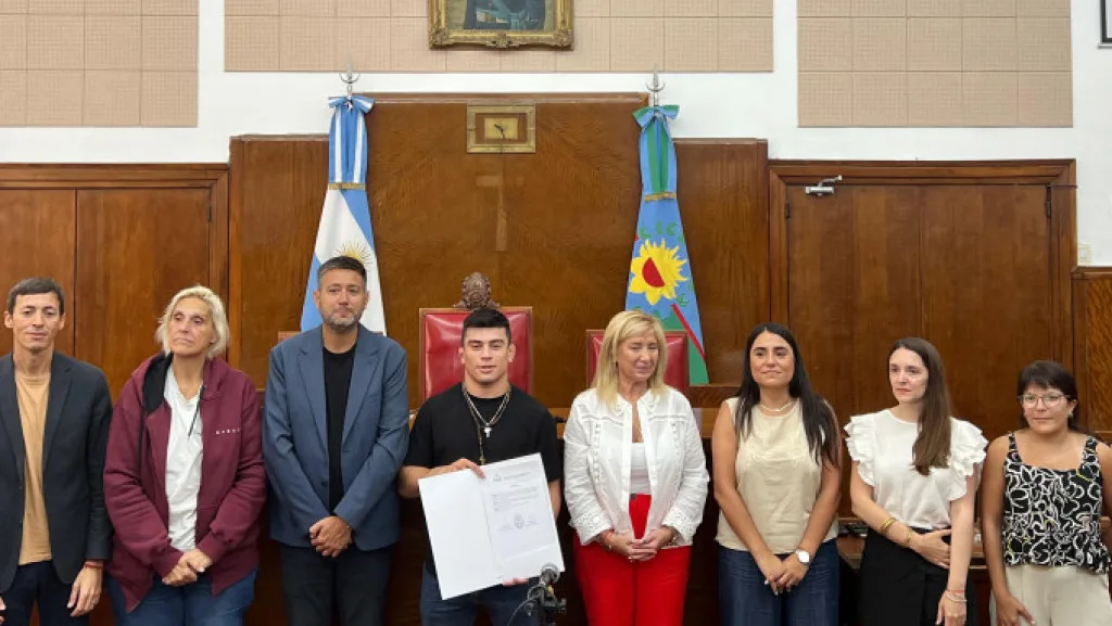 El Concejo Deliberante reconoció a Kevin Vallejos, figura argentina de UFC nacido en Batán El Concejo Deliberante reconoció a Kevin Vallejos, figura argentina de UFC nacido en Batán