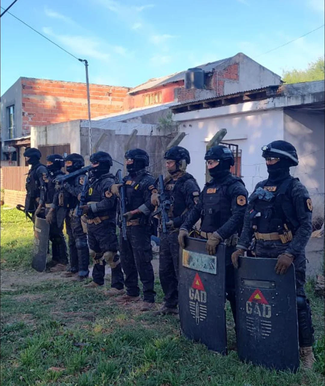 Amenazas con arma de fuego en Chapadmalal: allanamiento, secuestro de un machete y dos imputados IMG-20260106-WA0045