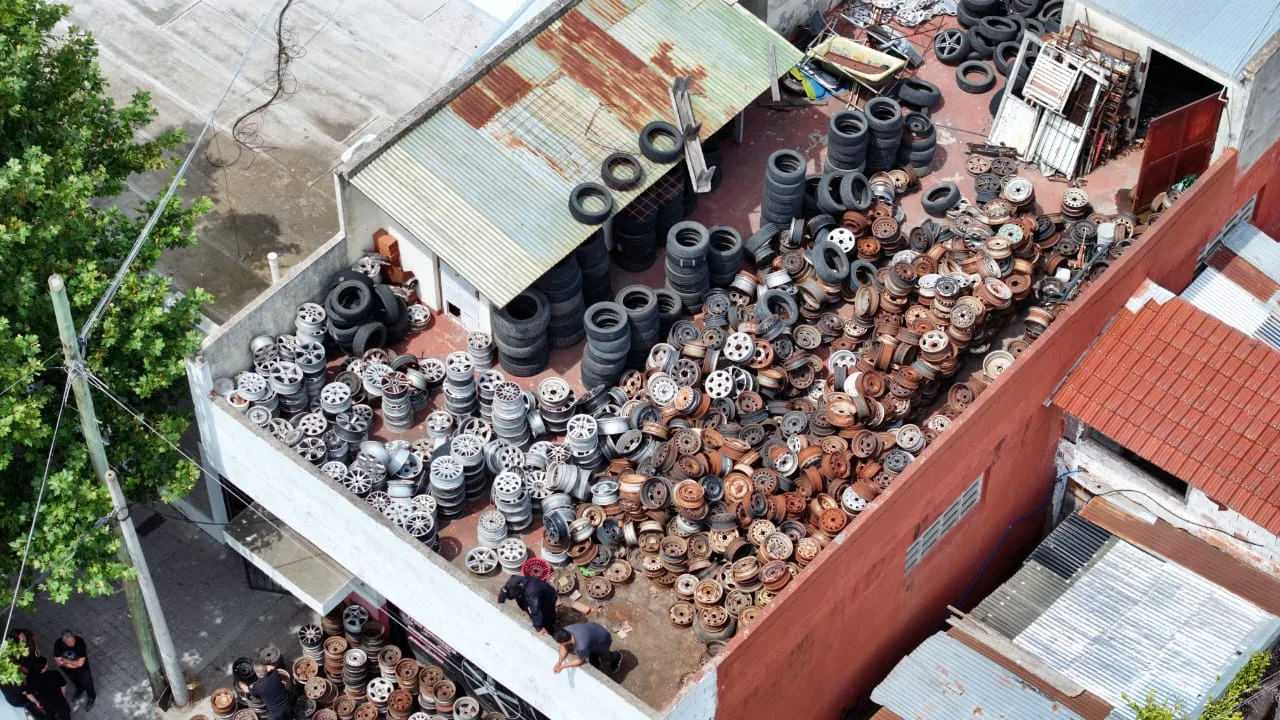 Clausuraron un comercio de neumáticos en Mar del Plata y secuestraron más de 1.100 cubiertas Clausuraron un comercio de neumáticos en Mar del Plata y secuestraron más de 1.100