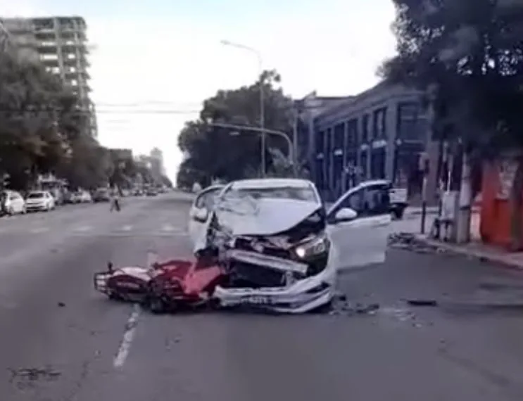 Choque fatal con un auto de aplicación ilegal reaviva denuncias contra Montenegro y Neme: “Vale todo” Choque fatal con un auto de aplicación ilegal reaviva denuncias contra el Municipio: “Vale todo”