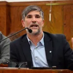 Seguridad vial: proponen activar con pulsador un semáforo clave en una avenida de alto tránsito DIEGO GARCIA