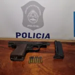 Cayeron dos armados tras una persecución y un tiroteo vecinal en el barrio Juramento Cayeron dos armados tras una persecución y un tiroteo vecinal en el barrio Juramento