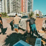 Escándalo en pleno centro: aprehendieron a un hombre tras disturbios y agresiones Escándalo en pleno centro aprehendieron a un hombre tras disturbios y agresiones